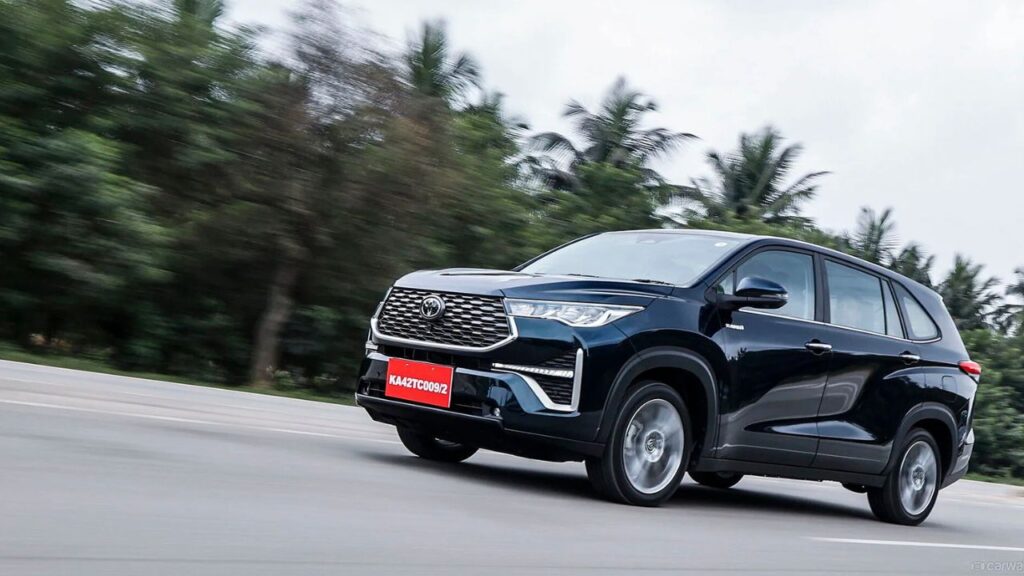Toyota Innova Hycross